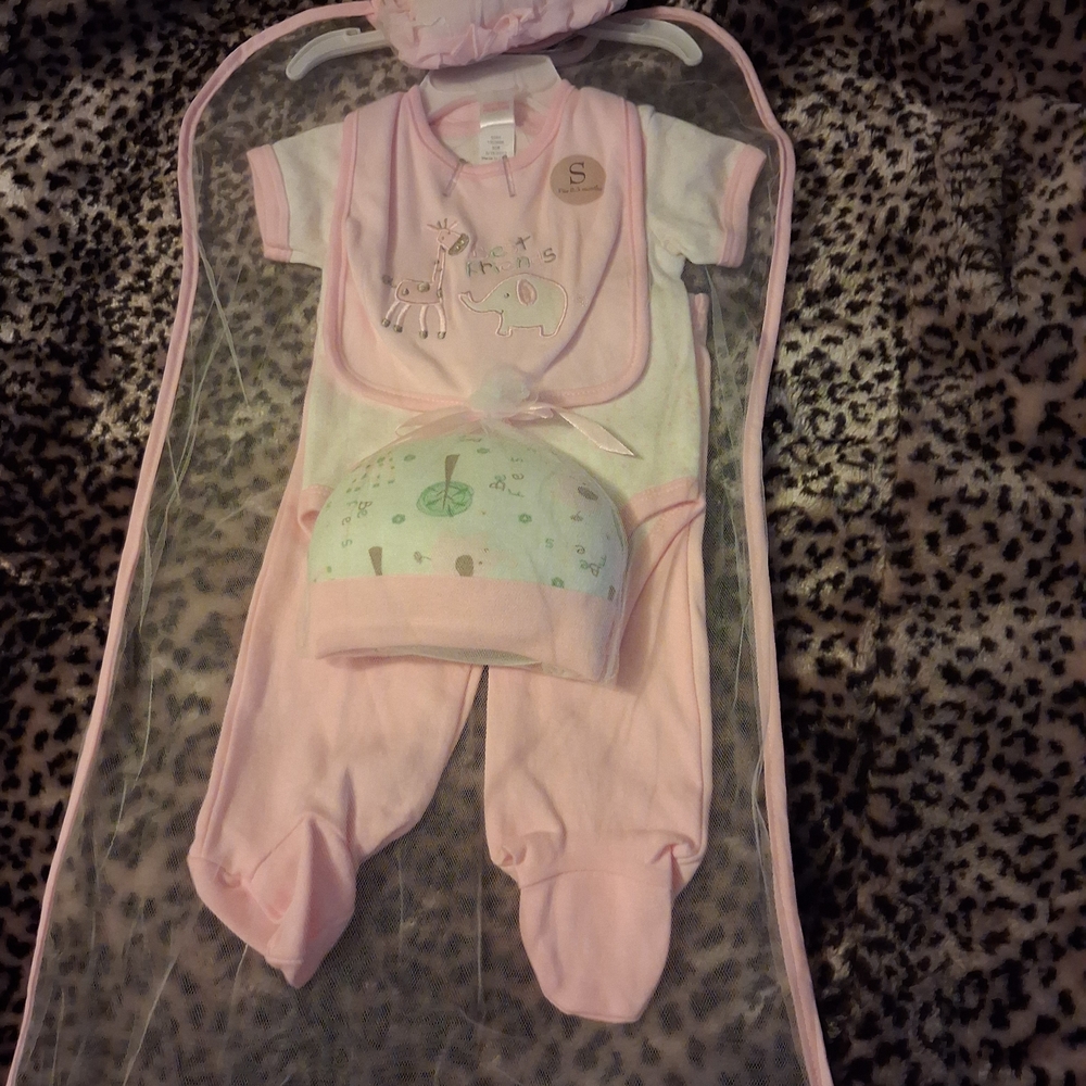 Pink Footed Baby One-Piece Set with Animal Appliqué - Unbranded